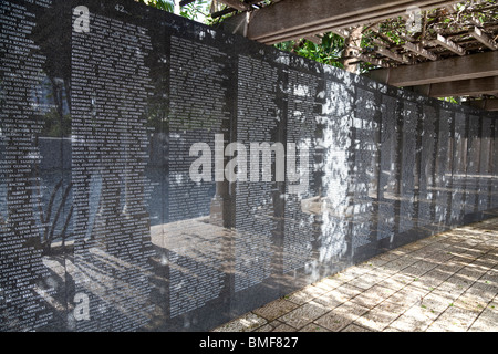 Namen der Opfer eingraviert rund um das Holocaust-Mahnmal in Miami Beach. Stockfoto