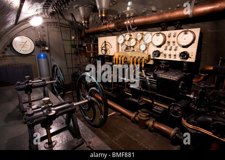 Kontrolle und Periskop Hauptraum in ein U-Boot u-1 1906 u-Boot-Deutsches Museum, Museumsinsel, München, Deutschland Stockfoto