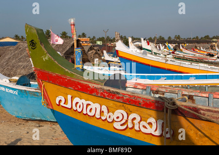 Indien, Kerala, Kollam, Thangassery Strand, Angelboote/Fischerboote im späten Nachmittag Licht Stockfoto