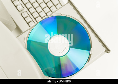 Desktop-Computer und CD-ROM-Laufwerk Nahaufnahme Schuss Stockfoto