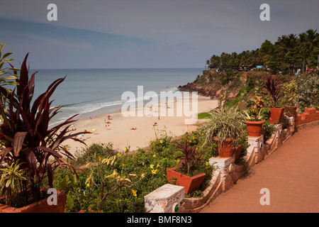 Indien, Kerala, Varkala, Klippen oberhalb des Strandes Einpflanzen Stockfoto