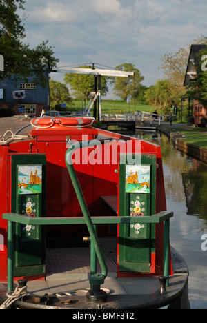 Traditionelles englisches schmalen Boot Kunst. Llangollen Canal, Wrenbury, Shropshire, England. Stockfoto