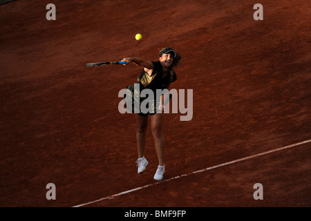 ARAVANE REZAI (FRA) im Wettbewerb bei den French Open 2010 Stockfoto