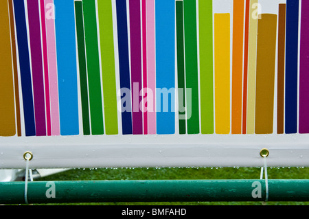 Bunt Fenstervorhange Gemusterte In Die Gestaltung Der Buchrucken Stockfotografie Alamy