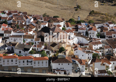 Ansicht der weiß getünchten Dorf (Pueblo Blanco), Alpandeire, Westeuropa Serrania de Ronda, Provinz Malaga, Andalusien, Spanien. Stockfoto