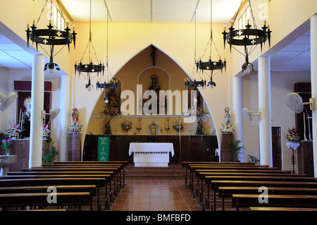 Im Inneren der Kirche der Santa Rosa de Lima, Igualeja, Serrania de Ronda, Provinz Malaga, Andalusien, Spanien, l Westeuropa. Stockfoto