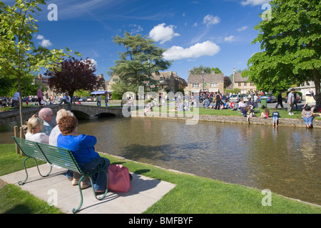 Dorf Bourton-on-the-Water, Cotswolds, Gloucestershire Stockfoto