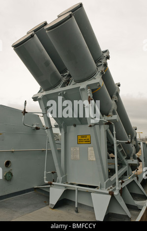 Rakete starten Röhren an Bord der HMS Monmouth, Art 23 Fregatten Stockfoto