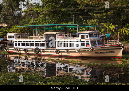 Indien, Kerala, Alappuzha (Alleppey)-Nord-Kanals, großen Rückstau touristischen Ausflugsboot Stockfoto