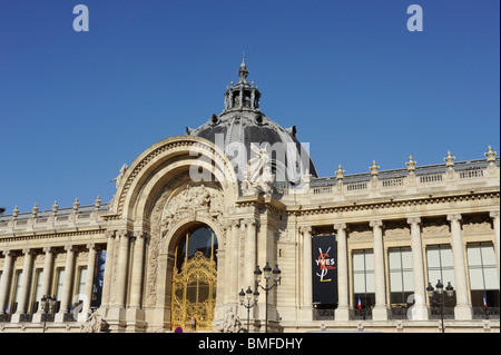 Yves Saint Laurent Ausstellung im Museum Le Petit Palais, Paris, 75008, Frankreich Stockfoto