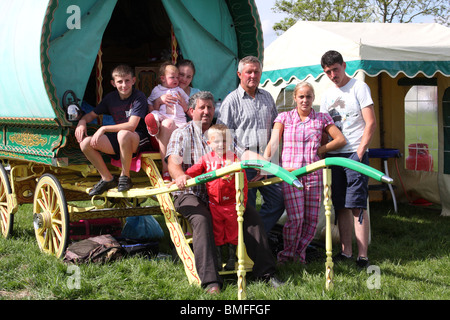 Eine Roma-Zigeuner-Familie in Appleby Horse Fair, Appleby In Westmorland, Cumbria, England, Großbritannien Stockfoto