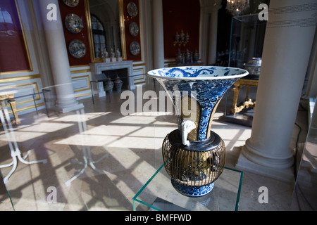 Porzellanvase, Porzellan-Museum in der Kunst Sammlung Dresdner Zwinger, Dresden, Deutschland Stockfoto