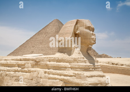 Die Sphinx und der großen Pyramide (Pyramide von Cheops, Cheops), Gizeh, Kairo, Ägypten Stockfoto