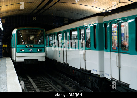 METRO, PARIS, FRANKREICH Stockfoto