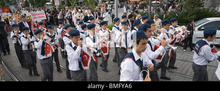 Türkei Antalya - National Woche mit Atatürk Tag und Kinderfest - Schule Blaskapelle Stockfoto