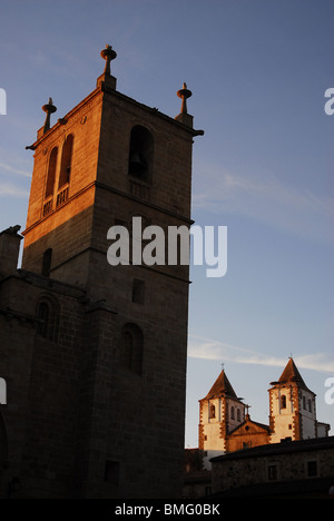 Concathedral von Santa Maria und der Kirche San Francisco Javier. Caceres. Region Extremadura, Spanien Stockfoto