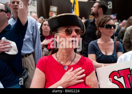 Mitglieder der Illinois Tea Party Bewegung Rallye Chicagos Daley Plaza auf Donnerstag, 15. April 2010. Stockfoto
