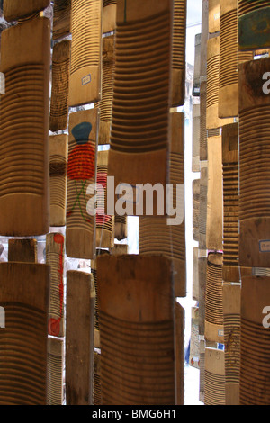 Skulptur mit chinesischen traditionellen waschen Boards, 798 Art District, Beijing, China Stockfoto