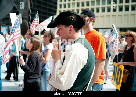 Mitglieder der Illinois Tea Party Bewegung Rallye Chicagos Daley Plaza auf Donnerstag, 15. April 2010. Stockfoto