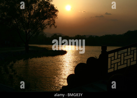 Dramatischen Sonnenuntergang in Yuanmingyuan Park, Peking, China Stockfoto