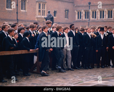 Eton College 1980. Abwesenheit im Schulhof aufgerufen wird. Stockfoto