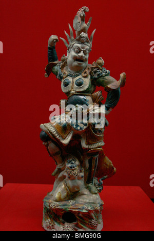 Tang Sancai Armee allgemeine Figur aus der Tang-Dynastie ausgestellt in Shaanxi History Museum, Xi ' an, Provinz Shaanxi, China Stockfoto