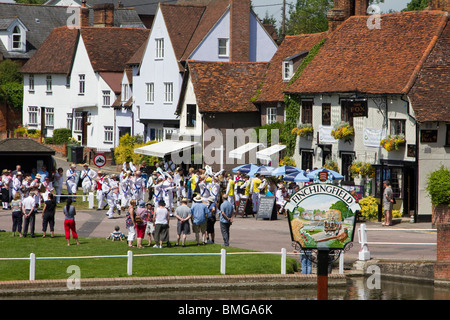 Moriskentänzer in Finchingfield Village Essex England Stockfoto