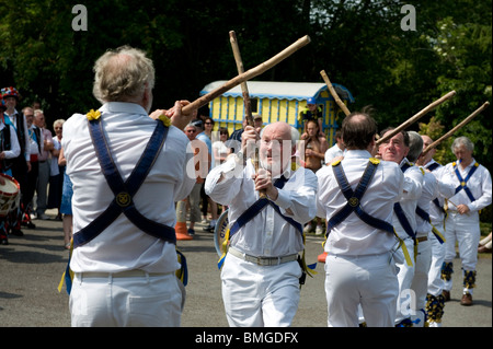 Morris Dancing in Thaxted und umliegenden Dörfern in Nord Essex, Großbritannien Stockfoto