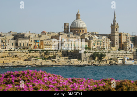 VALLETTA, MALTA. Ein Blick auf die Stadt durch den Marsamxett Harbour aus Tigne Point in Sliema. Stockfoto