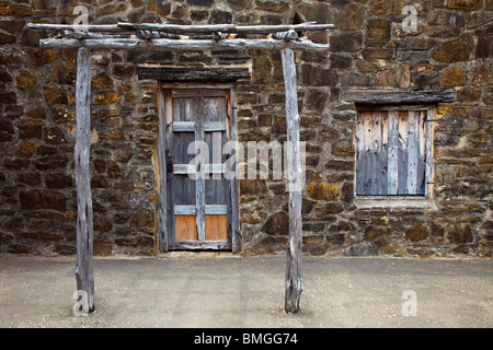 Shuttered Fenster und Türen in Mission San Jose y San Miguel de Aguayo San Antonio, Texas USA Stockfoto