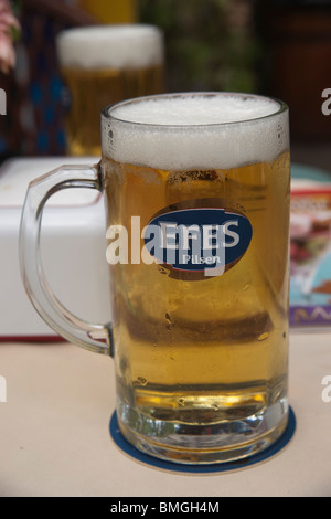 Türkische Bier - Efes Pilsen Lager Stockfoto