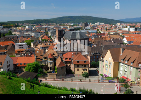 Überblick über die Altstadt und Kathedrale von Sankt Christoph, von Zitadelle betrachtet. Belfort Stadt Belfort Territorium, Franche-Comte, Frankreich Stockfoto