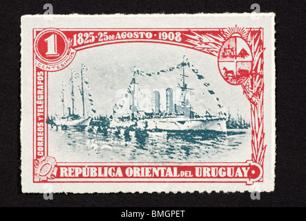 Briefmarke aus Darstellung der Cruiser Montevideo Uruguay. Stockfoto