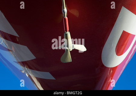 Detail des Rumpfes und der Propeller von Neuseeland, Anwärter für die America Cup Regatta, Auckland, Neuseeland Stockfoto