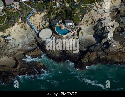 Luftaufnahme über dem Ozean Seite privater Swimming Pool Orange County in Kalifornien Stockfoto