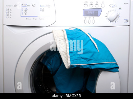Hose an der Tür von einer Wäscherei. Stockfoto