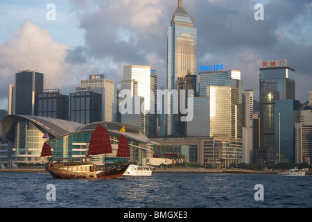 Müll im Hafen von Hong Kong Stockfoto