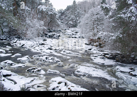 Falls of Dochart, Schnee, Fluss, Eis, Winter, Killin, Schottland, Dezember 2009 Stockfoto