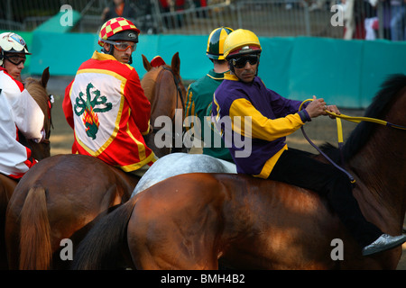 Reiter zu Beginn des Rennens warten Mossa, Palio di Ferrara, Italien Stockfoto