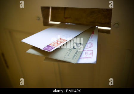 Briefkasten mit Post UK Stockfoto