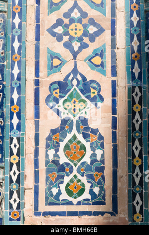 Mosaik an Wand des Hauses, Registan, Samarkand, Usbekistan Stockfoto