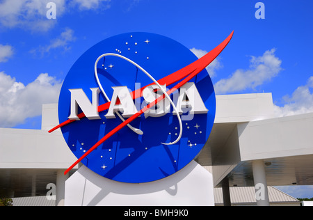 Schild am Eingang zum The Kennedy Space Center Visitor Centre in Cape Canaveral, Florida, Vereinigte Staaten von Amerika Stockfoto