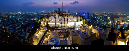 Skyline von Bangkok aus Vertigo, Bar und Restaurant auf der Banyan Tree Hotel, Bangkok, Thailand, Südostasien Stockfoto