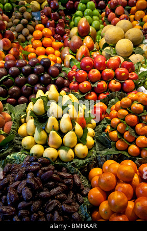 Berge von Obst. La Boqueria-Markt. Barcelona. Spanien Stockfoto
