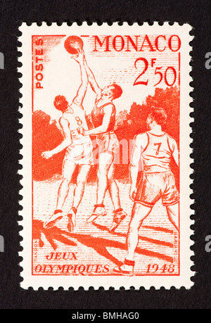 Briefmarke aus Monaco, Basketball-Spieler, für die Olympischen Spiele 1948 darstellen. Stockfoto