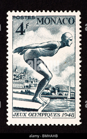 Briefmarke von Monaco einen Schwimmer, der 1948 Olympischen Spiele darstellen. Stockfoto