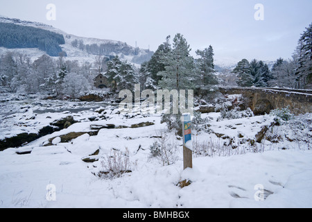 Falls of Dochart, Schnee, Fluss, Eis, Winter, Killin, Schottland, Dezember 2009 Stockfoto