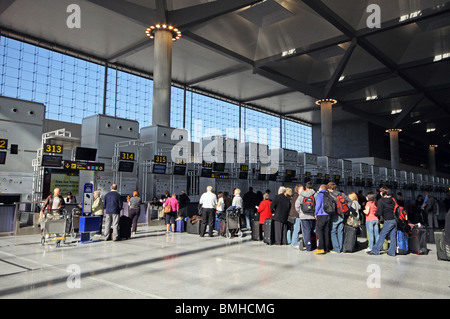 Terminal 3 Check-in Halle, Flughafen Malaga, Malaga, Costa Del Sol, Provinz Malaga, Andalusien, Südspanien, Westeuropa. Stockfoto