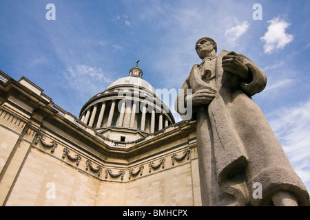 Die Kuppel des Pantheon mit Jean-Jacques Rousseau-Statue in Foreaground, Paris, Frankreich Stockfoto