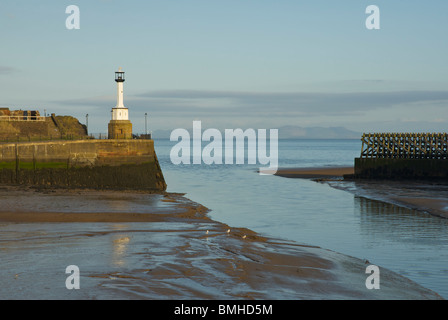 Der Leuchtturm und Hafen, Maryport, Cumbria, England UK Stockfoto